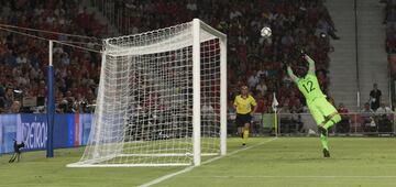 3-0. Lovre Kalinic marcó en propia puerta el tercer gol tras un tiro de Marco Asensio.