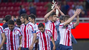 Chivas regresa a Guadalajara con retraso de tres horas