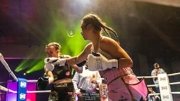 La española Tania Álvarez conectando un golpe contra la polaca Angelika Oles anoche en Castellbisbal.