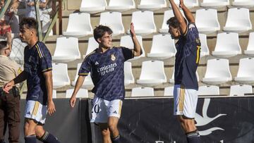 Manuel Ángel festeja su gol en el Estadio Romano.