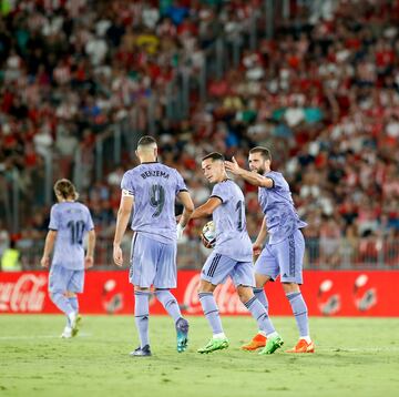 Apareció Lucas Vázquez en el momento y sitio adecuados para cazar un balón muerto dentro del área local, firmando el empate con su pierna izquierda.