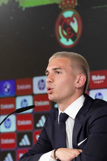 Franco Mastantuono durante la rueda de prensa. 