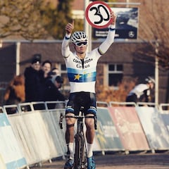 Van der Poel, más leyenda: iguala el récord de victorias de Nys