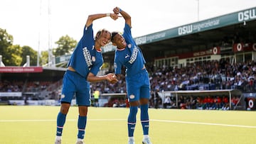 Rotterdam (Netherlands), 28/08/2022.- Xavi Simons (L) and Moreira de Oliveira Savio of PSV Eindhoven celebrate a goal during the Dutch Eredivisie soccer match between Excelsior Rotterdam and PSV Eindhoven at the Van Donge & De Roo Stadium in Rotterdam, Netherlands, 28 August 2022. (Países Bajos; Holanda) EFE/EPA/PIETER STAM DE JONGE
