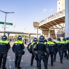 Quince detenidos tras la suspensión del Ajax-Feyenoord, que se reanudará el miércoles