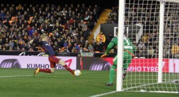 Torres adelantó de nuevo a los atléticos y anotó el 1-2.