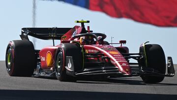 Ferrari's Spanish driver Carlos Sainz Jr. races during the first practice session for the Formula One United States Grand Prix, at the Circuit of the Americas in Austin, Texas, on October 21, 2022. (Photo by Patrick T. FALLON / AFP)