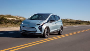 Chevrolet Bolt EUV 2022  puesta a prueba en el camino.