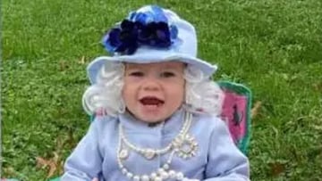 Se disfraza de la reina Isabel II y recibe una carta de la realeza.