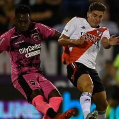 Críticas a Arboleda por sus errores ante River Plate