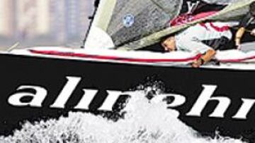 <b>RUMBO A LA VICTORIA. </b>El Alinghi, en aguas de Valencia.