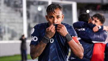 CORDOBA, ARGENTINA - OCTOBER 24: Sebastian Villa of Independiente Rivadavia celebrates after winning the Copa Argentina Semifinals match between Independiente Rivadavia and River Plate at Mario Alberto Kempes Stadium on October 24, 2025 in Cordoba, Argentina. (Photo by Cesar Heredia/Getty Images)