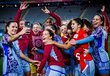 Las jugadoras españolas celebran felices el pase a los cuartos de final del Mundial. 
