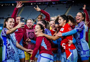 Las jugadoras espa?olas celebran felices el pase a los cuartos de final del Mundial.