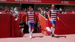 Miguel Rubio e Ignasi Miquel saltan al césped de Los Cármenes.