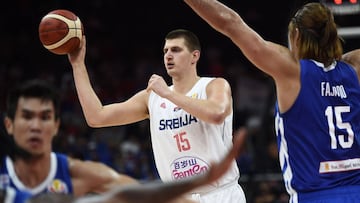 Nikola Jokic, p¨ªvot de Serbia, durante el Mundial de 2019.