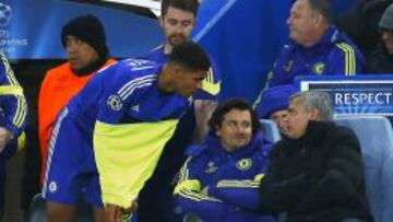 Mourinho charla con Loftus-Cheek antes de su debut en Champions