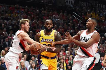 Defendido por Jake Layman y Maurice Harkless 