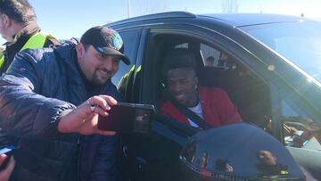 El mejor dentro y fuera del campo: Vinicius paró con los aficionados