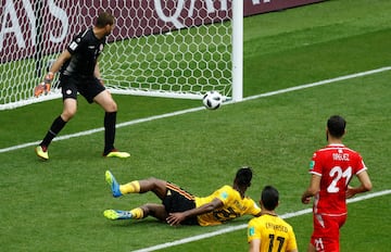 Batshuayi entró para dar descanso al pichichi Lukaku y tras varias ocasiones erradas remató un centro de Meunier y se estrenó en el mundial.