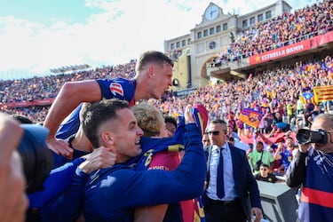 Joan Laporta and Travis Scott celebrate as Barcelona sweep Real Madrid aside