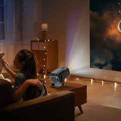 Adiós al ‘smart TV’: este proyector portátil incluye ‘apps’ como Netflix