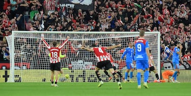 1-0, Parada de Unai Simón a Aleksander Sorlth y contraataque de los locales. Nico Williams asiste raso al balcón del área colchonera y Alejandro Berenguer, que no se lo piensa dos veces y según le llega el balón, saca un derechazo para batir a Jan Oblak.