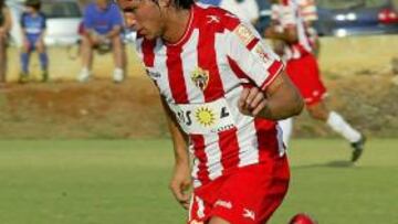 Piatti, conduciendo el balón.