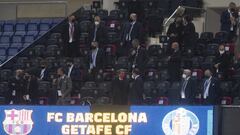 Palco del Camp Nou. Joan Laporta y Ángel Torres.