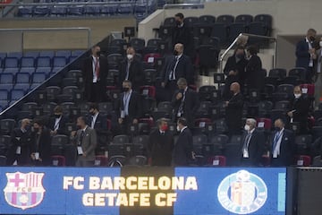 Palco del Camp Nou. Joan Laporta y Ángel Torres.