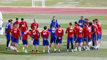 En la foto, Lopetegui al frente de un entrenamiento con la Selección absoluta. 