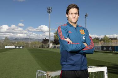 Marcos Alonso talks about Spain, Chelsea renewal, and his father