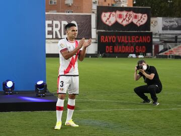 Falcao ha sido presentado con el Rayo Vallecano ante la presencia de numerosos seguidores.