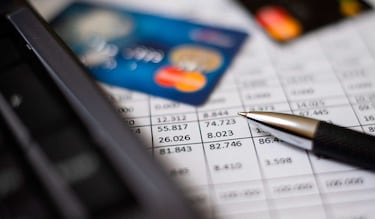 Revelan el alto porcentaje de mexicanos que gasta más dindero del que gana y el impresionante monto de la deuda promedio