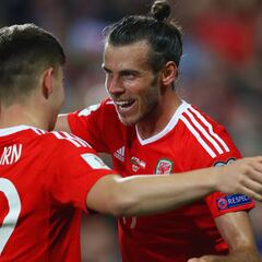 Woodburn hace de Bale y da esperanzas a Gales