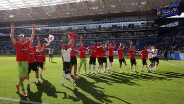 Jugadores del Leverkusen celebran la victoria contra el Hoffenheim en la Bundesliga.