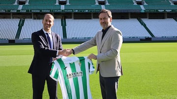 Feisal bin Jamil y Monterrubio sellan el acuerdo en el propio estadio,.