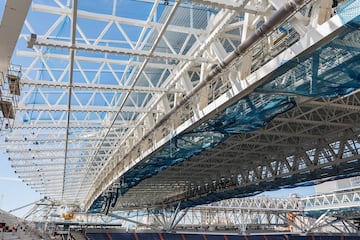 Las lamas del exterior ya están instalándose en la fachada del nuevo Santiago Bernabéu. Serán una de las grandes características del nuevo feudo blanco.