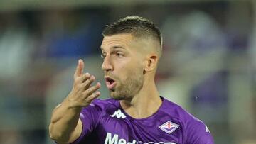 FLORENCE, ITALY - AUGUST 18: Matija Nastasic of ACF Fiorentina reacts during the UEFA Europa Conference League 2022/23 Play-offs First Leg match between ACF Fiorentina and FC Twente at Artemio Franchi on August 18, 2022 in Florence, Italy.  (Photo by Gabriele Maltinti/Getty Images)
