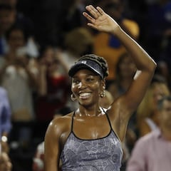 Venus Williams gana a Kerber y le espera Konta en semifinales