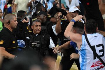 Las lamentables imágenes de la pelea en las gradas de Maracaná