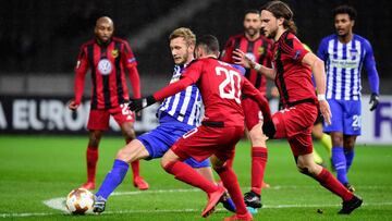 Berlin&#039;s Swiss midfielder Fabian Lustenberger (C-L) vies for the ball with Ostersund&#039;s Gabriel Somi (C-R) during the UEFA Europa League group J football match Hertha BSC Berlin vs Ostersund FK on December 7, 2017 in Berlin.
  / AFP PHOTO / Tobias SCHWARZ