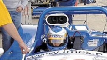 <b>SATISFECHA. </b>Balba, al volante de su Lola-Judd en Silverstone.