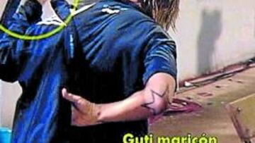 Después del encontronazo con Pellegrini hizo una peineta al público. Luego, volvió al vestuario.