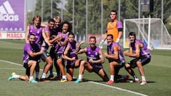 &ldquo;&iexcl;Listos para Anoeta!&rdquo;. Esa fue la frase que subi&oacute; ayer Modric a su Instagram junto a esta fotograf&iacute;a tomada tras el entrenamiento en Valdebebas. El croata no estar&aacute; en San Sebasti&aacute;n al estar sancionado, pero pos&oacute; en actitud guerrera con Carvajal, Casemiro, Odegaard, Marcelo, James, Ramos, Y&aacute;nez, Lucas V&aacute;zquez y Morata.