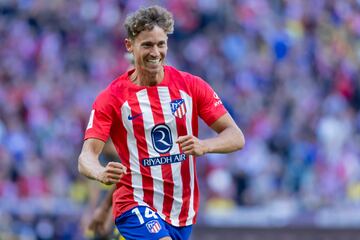 El invento de Simeone de poner a Llorente de 9 le salió redondo. El 14 rojiblanco hizo los dos primeros goles del Atlético contra Las Palmas (5-0). Llorente se ha convertido en el hombre solución para Simeone justo antes de jugarse los cuartos en los octavos de final de la Champions contra el Inter.