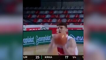 A cualquiera que haya jugado al baloncesto hasta le dolerá verlo: el tiro más comentado