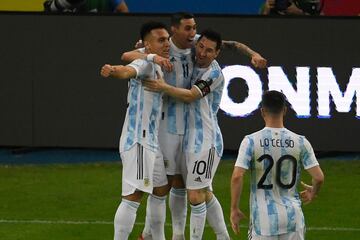 1-0. Ángel Di María celebra el primer gol.