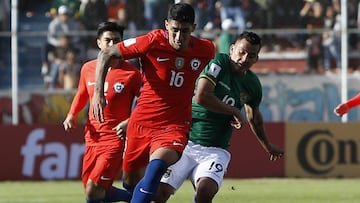 Hernández respalda a los cuestionados Vidal y Alexis