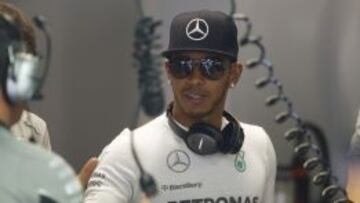 Lewis Hamilton durante la primera sesi&oacute;n de libres en Monza.